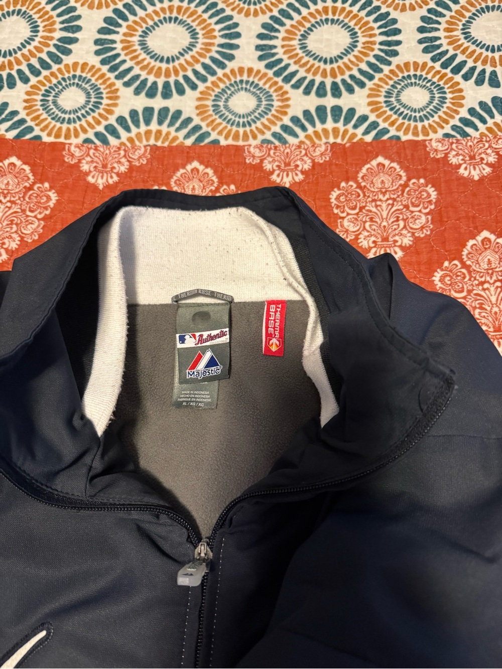 Majestic Navy Yankees Full-Zip Jacket with White Script - Picture 5 of 7